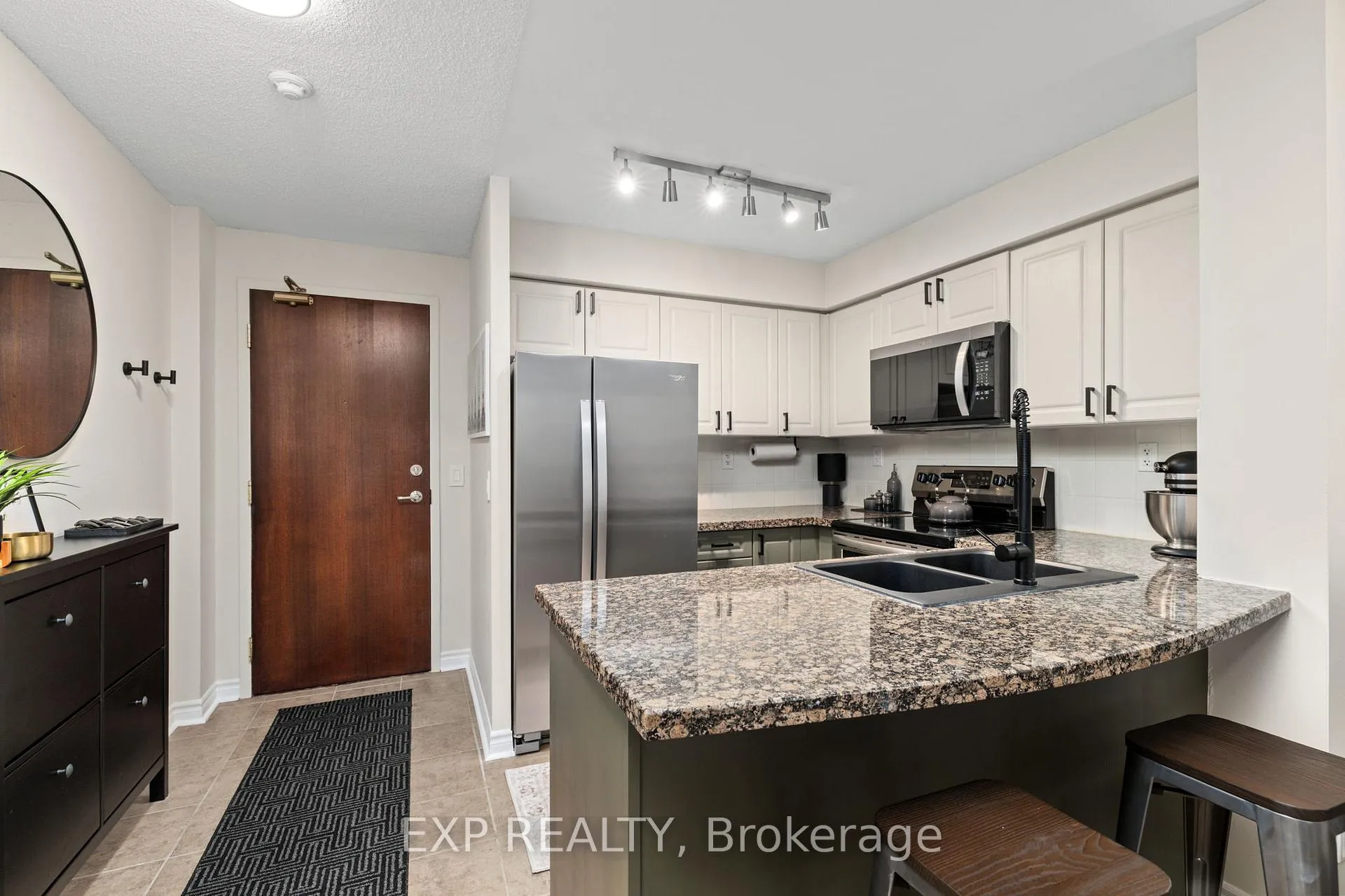 Photo 3 of Unit 1605, 5 Michael Power Place, Etobicoke, Islington-City Centre West — HOMEH