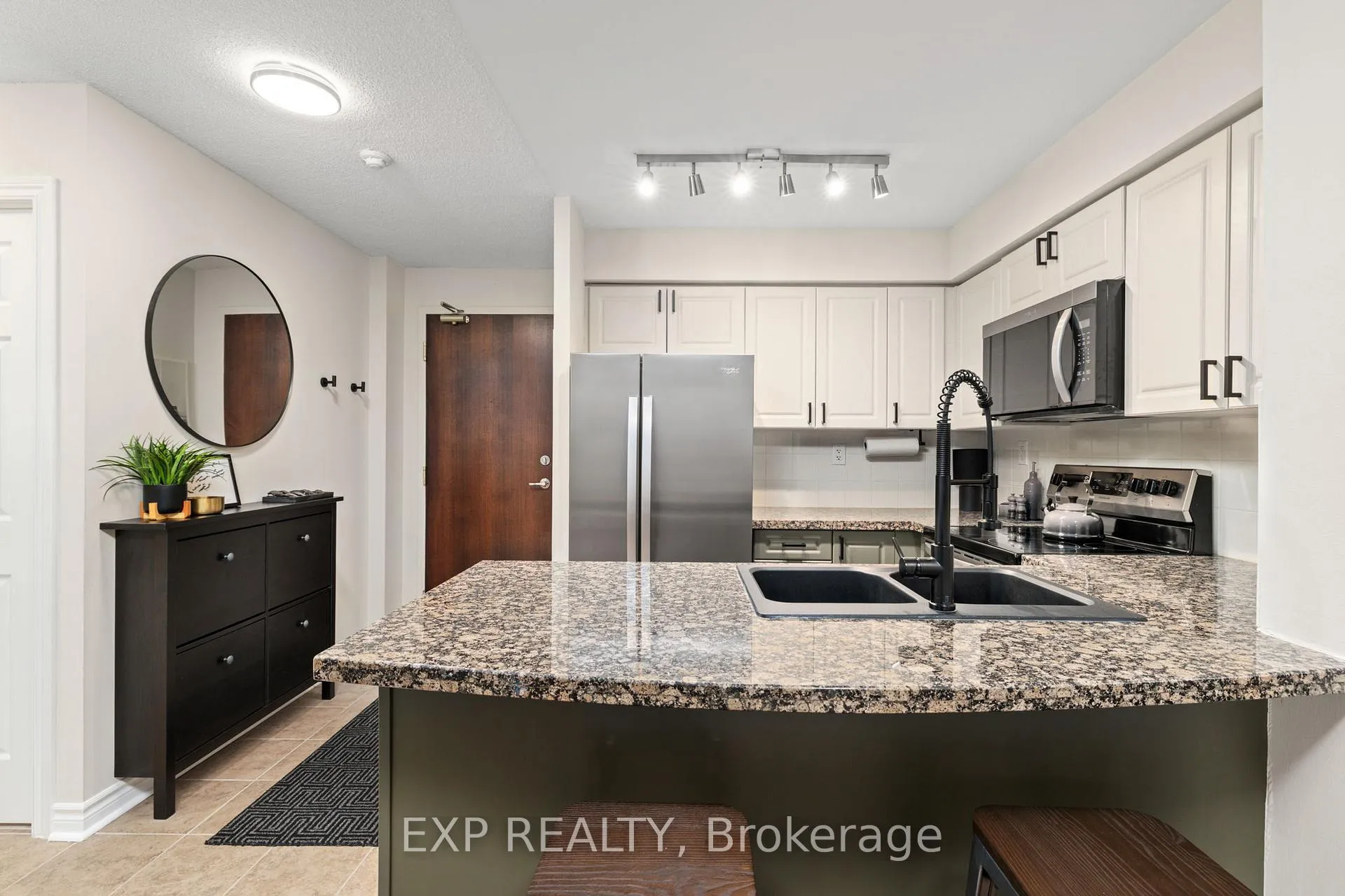 Photo 4 of Unit 1605, 5 Michael Power Place, Etobicoke, Islington-City Centre West — HOMEH
