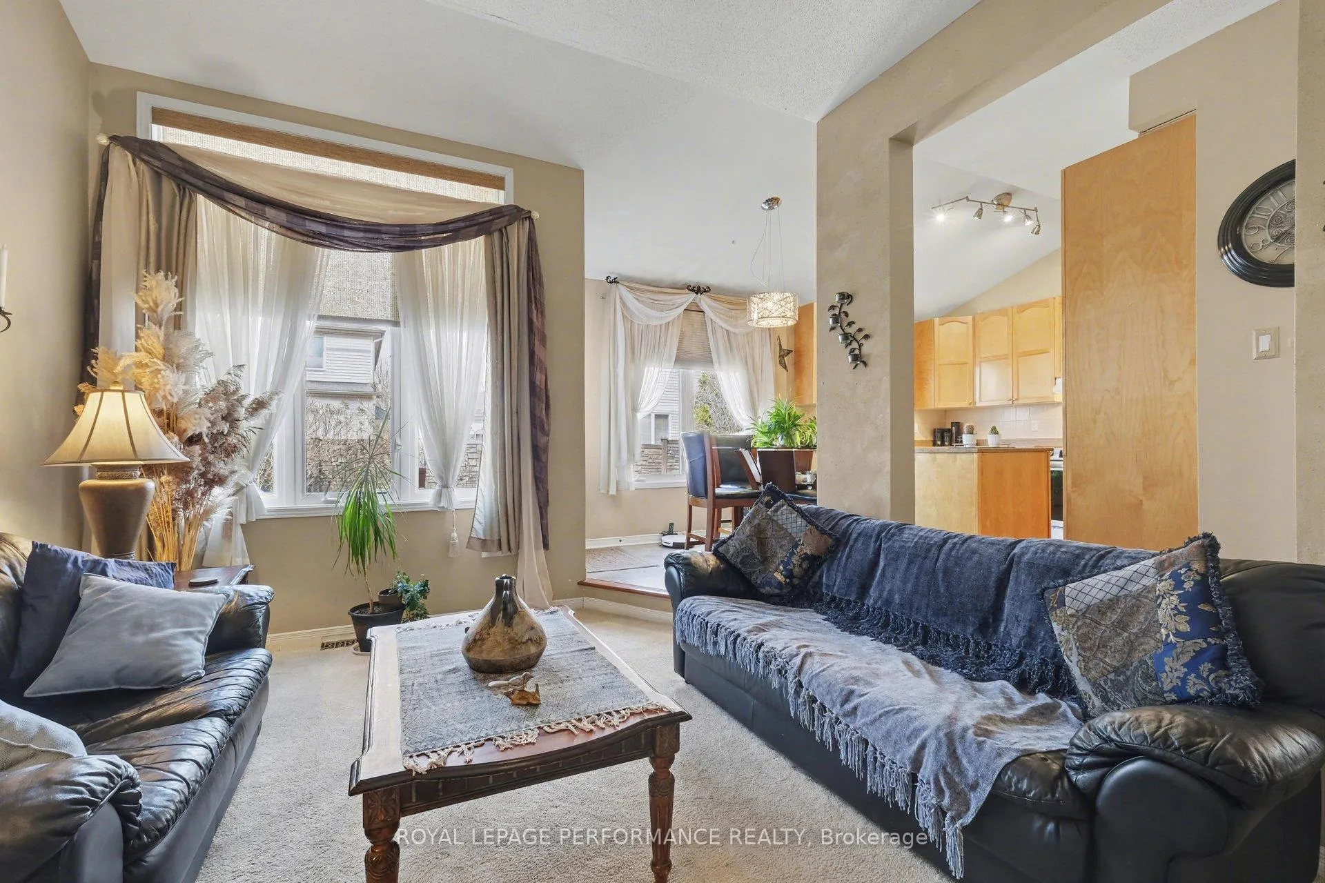 Photo 9 of 2202 Clendenan Crescent, Ottawa, Springridge/East Village — HOMEH