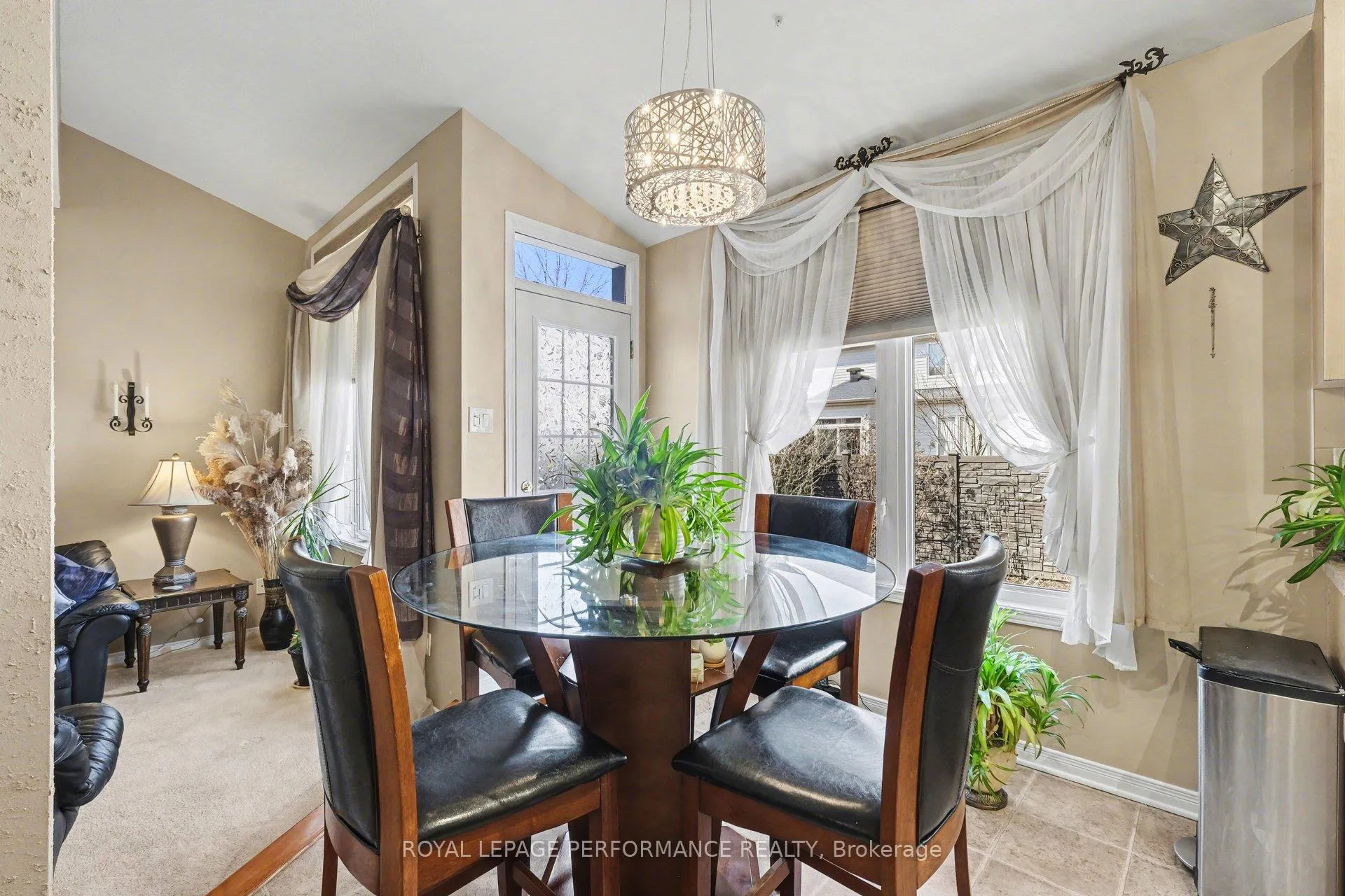Photo 5 of 2202 Clendenan Crescent, Ottawa, Springridge/East Village — HOMEH