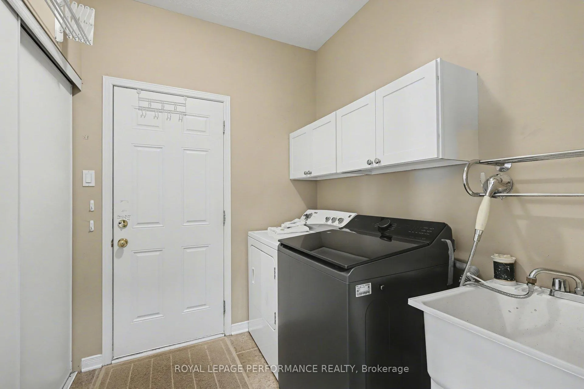 Photo 15 of 2202 Clendenan Crescent, Ottawa, Springridge/East Village — HOMEH