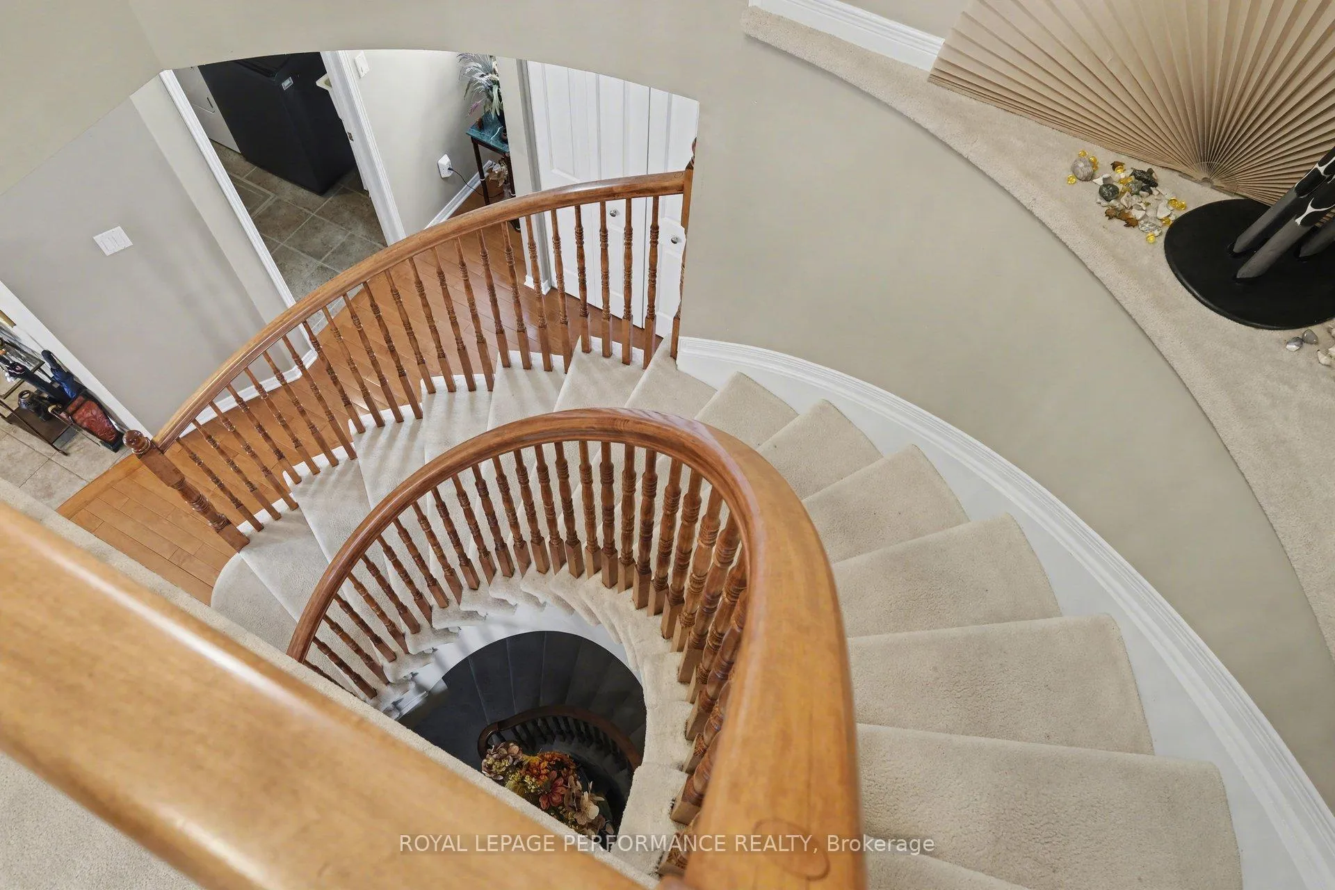 Photo 6 of 2202 Clendenan Crescent, Ottawa, Springridge/East Village — HOMEH