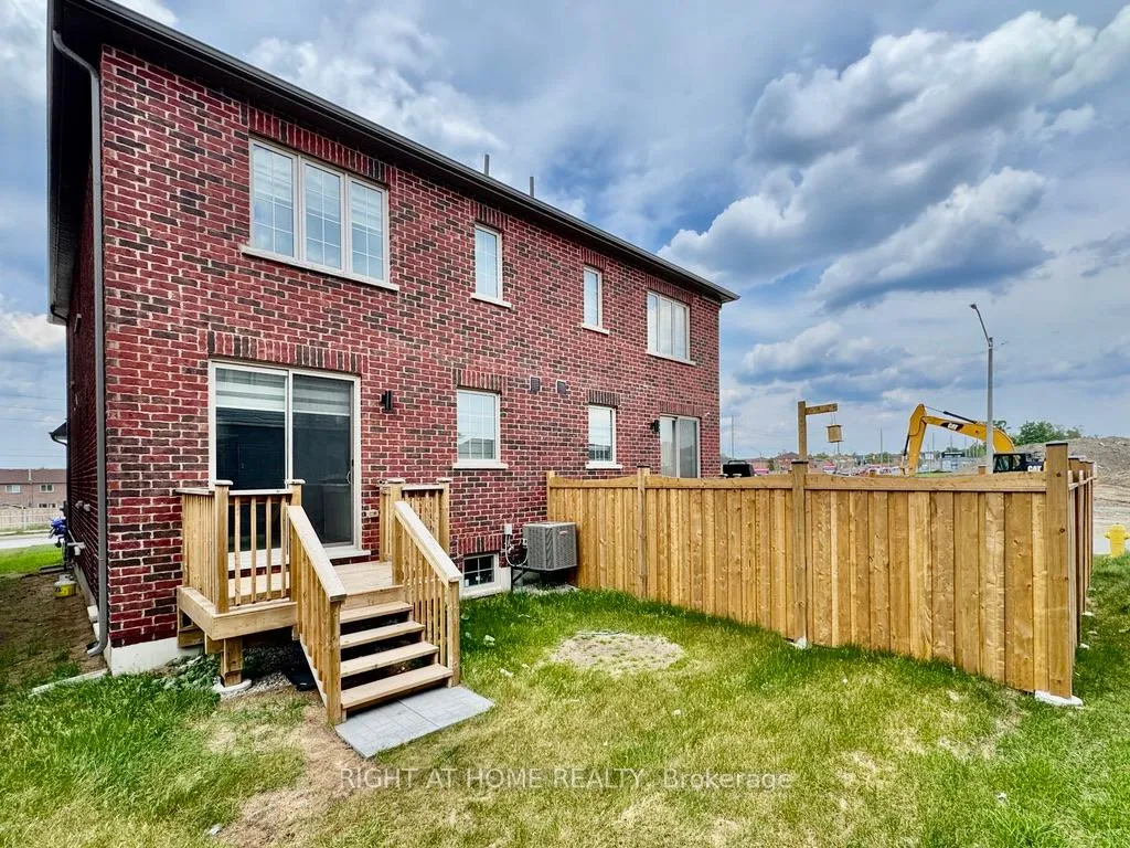 Photo 14 of 68 West Oak Trail, Barrie, Rural Barrie Southeast — HOMEH