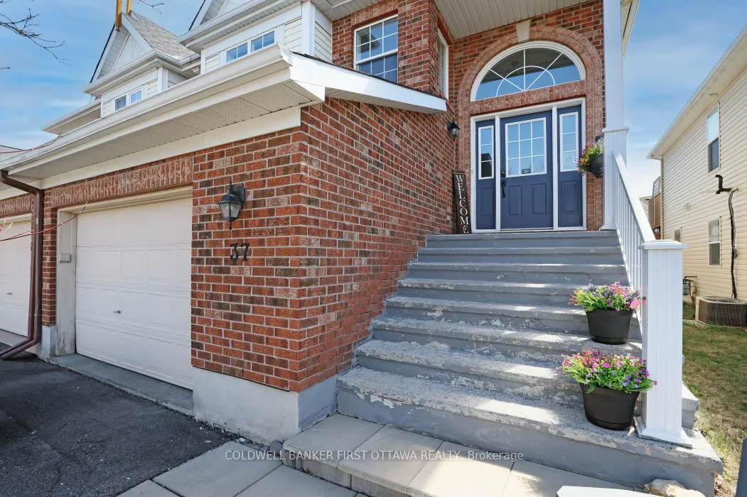 Photo 3 of 37 Boulder Way, Ottawa, Barrhaven - Longfields — HOMEH