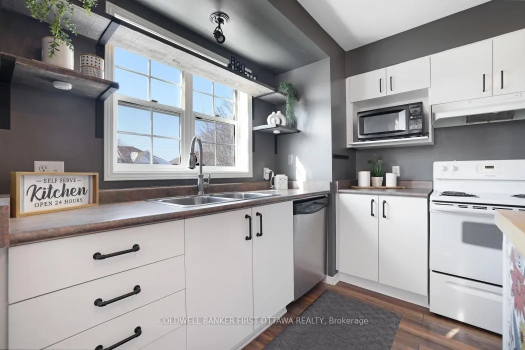 Photo 10 of 37 Boulder Way, Ottawa, Barrhaven - Longfields — HOMEH
