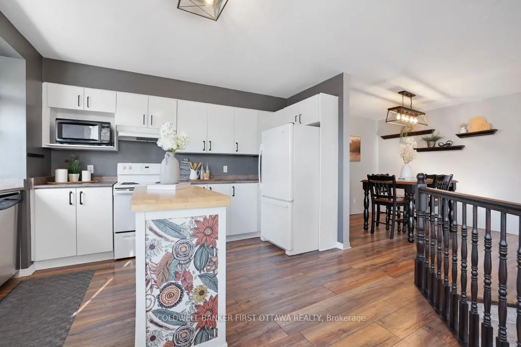 Photo 11 of 37 Boulder Way, Ottawa, Barrhaven - Longfields — HOMEH