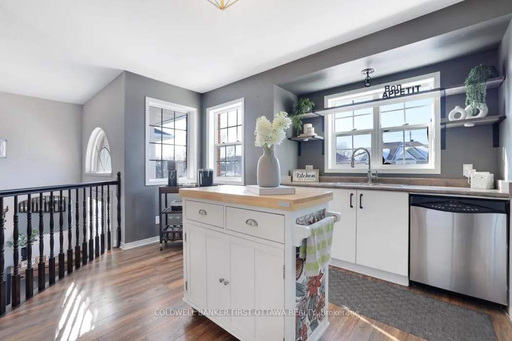 Photo 12 of 37 Boulder Way, Ottawa, Barrhaven - Longfields — HOMEH