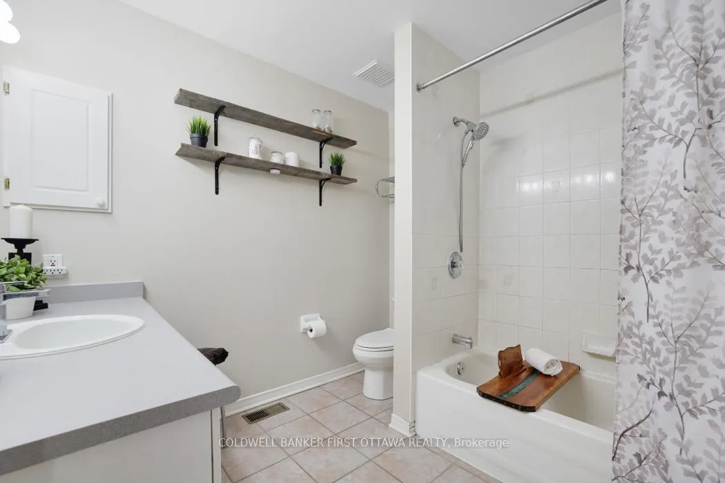 Photo 19 of 37 Boulder Way, Ottawa, Barrhaven - Longfields — HOMEH