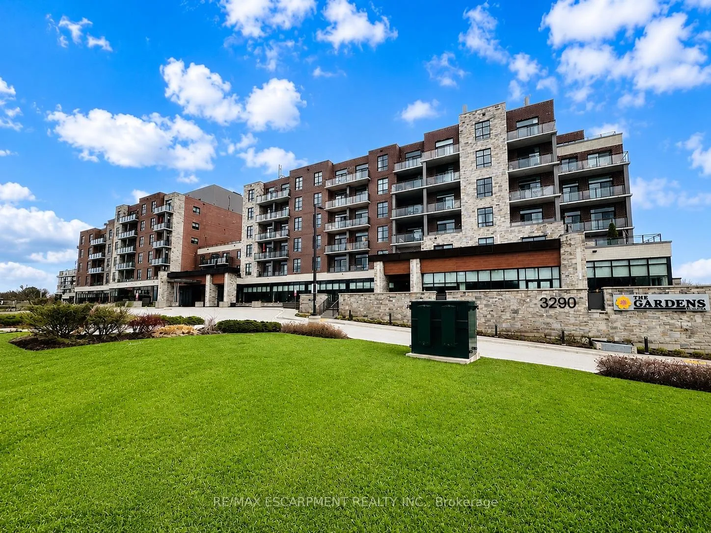 Front of Unit 309, 3290 New Street