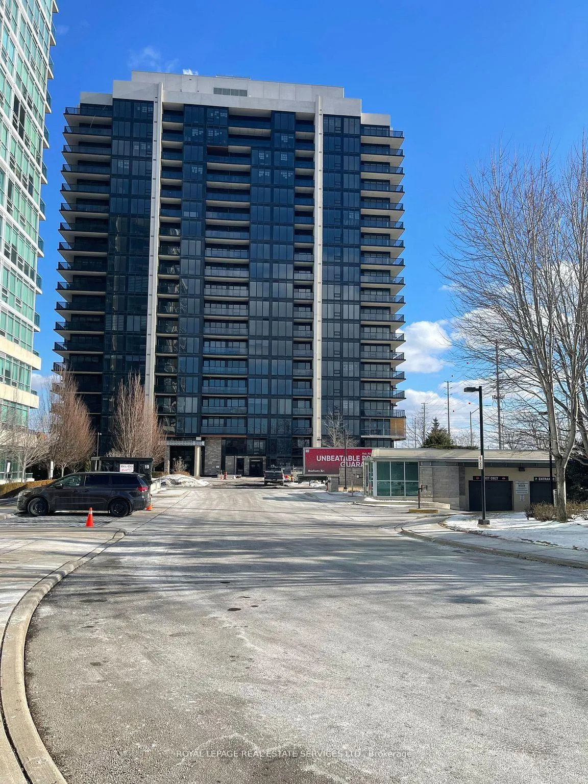 Photo 1 of Unit 801, 1035 Southdown Road, Mississauga, Clarkson — HOMEH