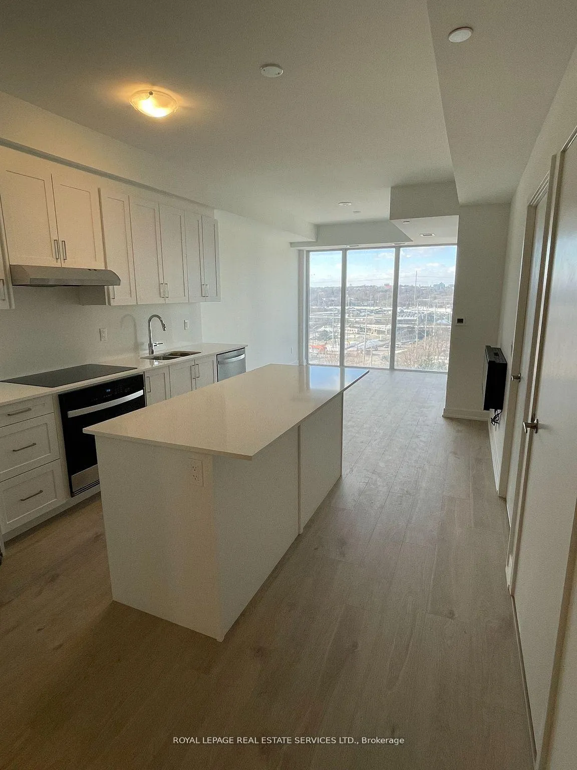 Photo 2 of Unit 801, 1035 Southdown Road, Mississauga, Clarkson — HOMEH