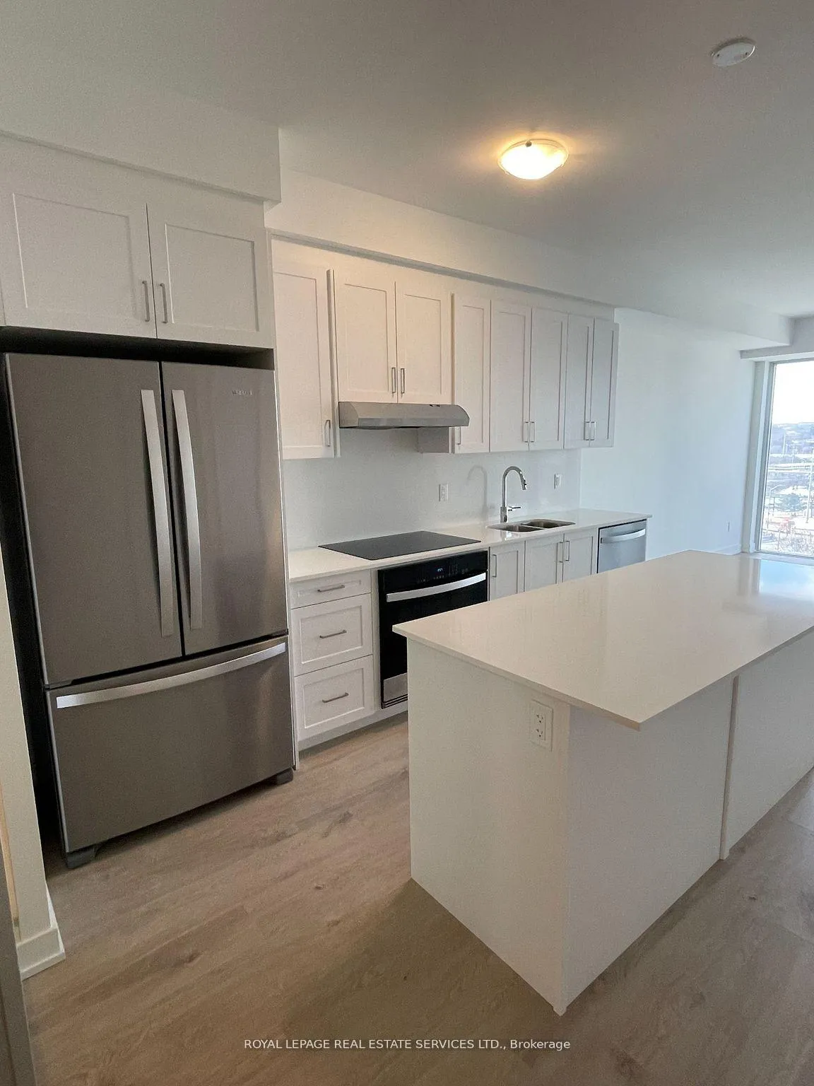 Photo 3 of Unit 801, 1035 Southdown Road, Mississauga, Clarkson — HOMEH