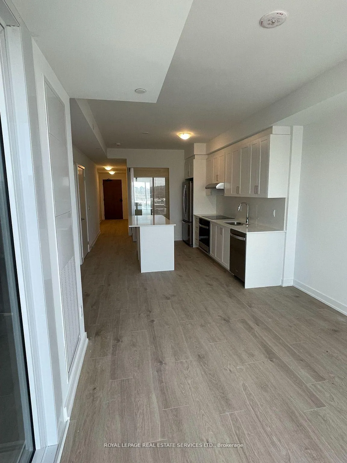 Photo 4 of Unit 801, 1035 Southdown Road, Mississauga, Clarkson — HOMEH