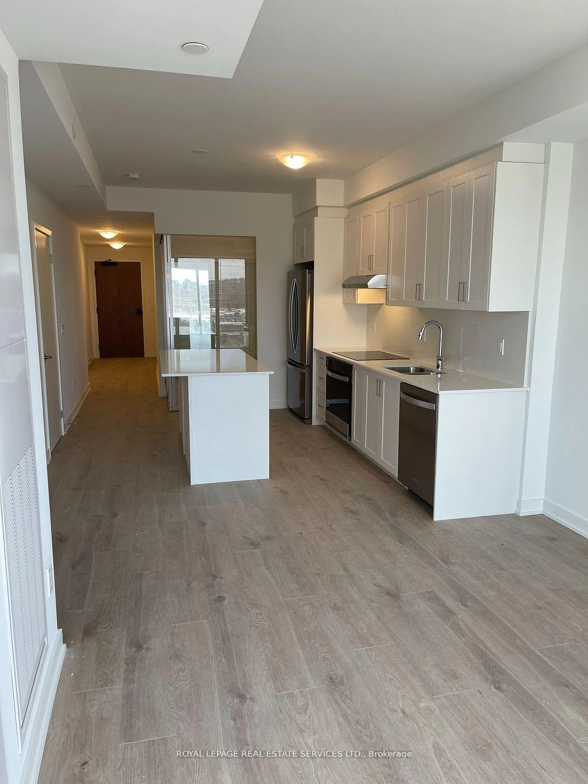Photo 8 of Unit 801, 1035 Southdown Road, Mississauga, Clarkson — HOMEH