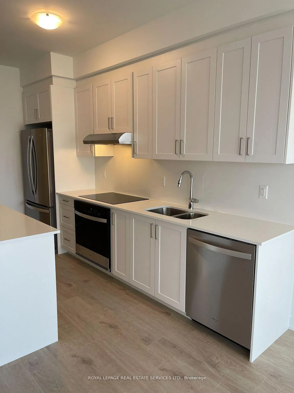 Photo 9 of Unit 801, 1035 Southdown Road, Mississauga, Clarkson — HOMEH
