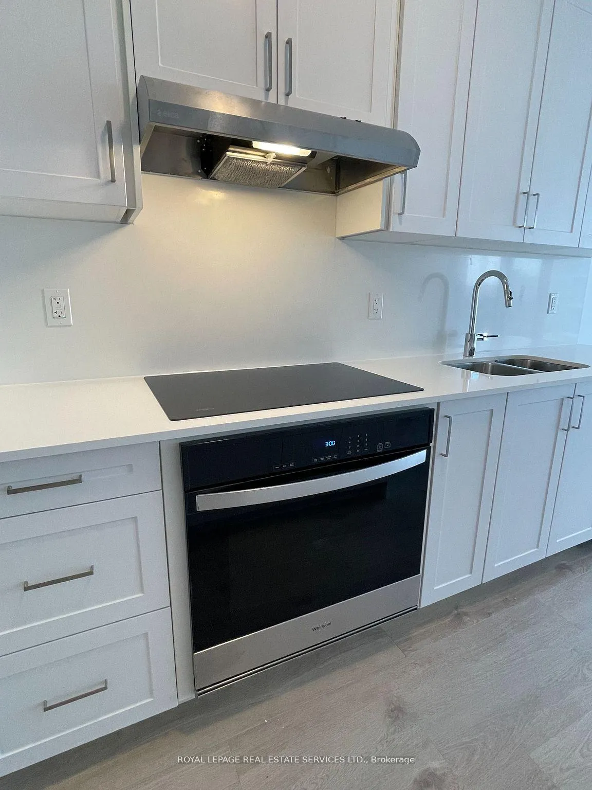 Photo 12 of Unit 801, 1035 Southdown Road, Mississauga, Clarkson — HOMEH