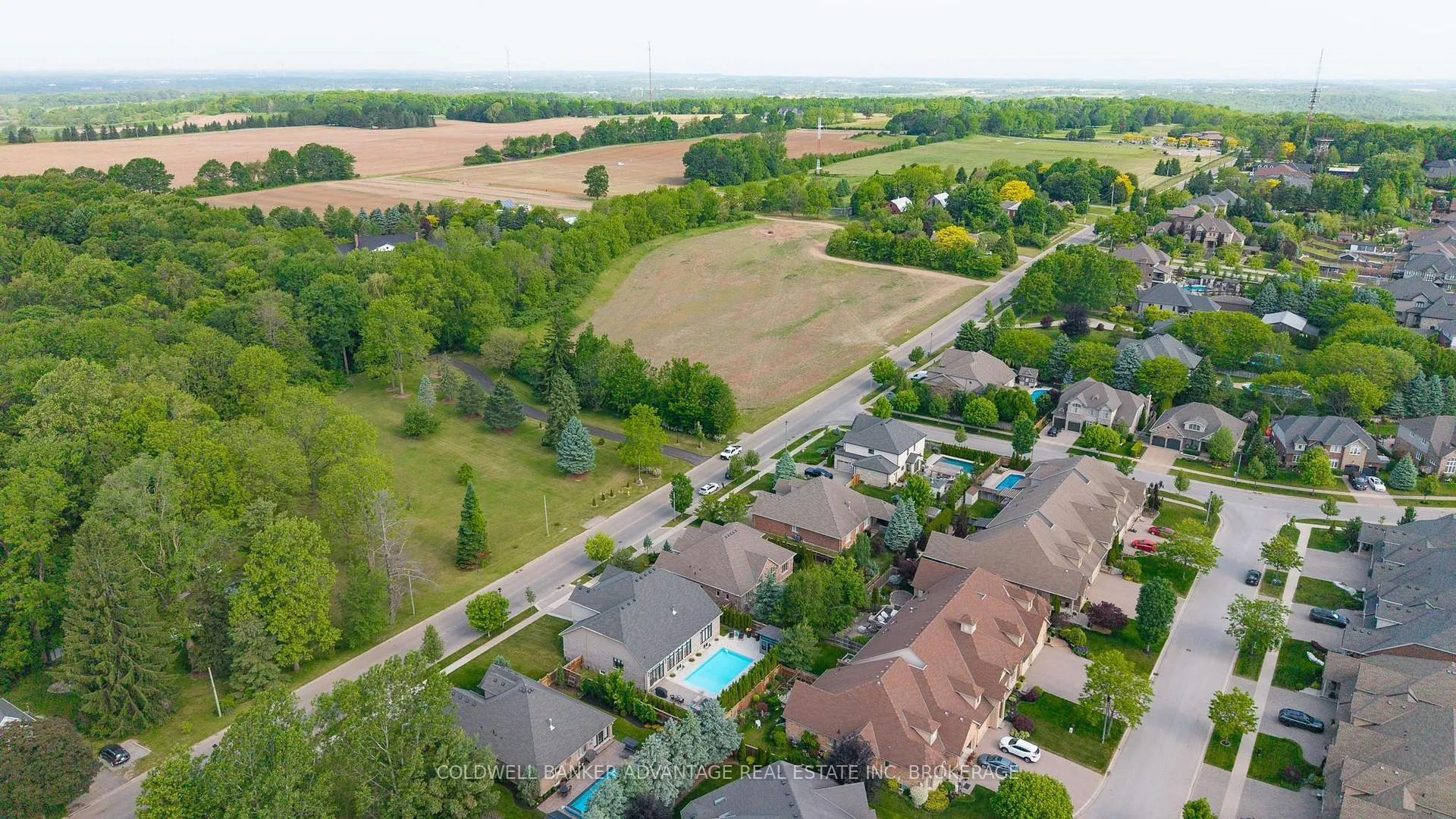 Photo 4 of 1585 Lookout Street, Pelham, Fonthill — HOMEH