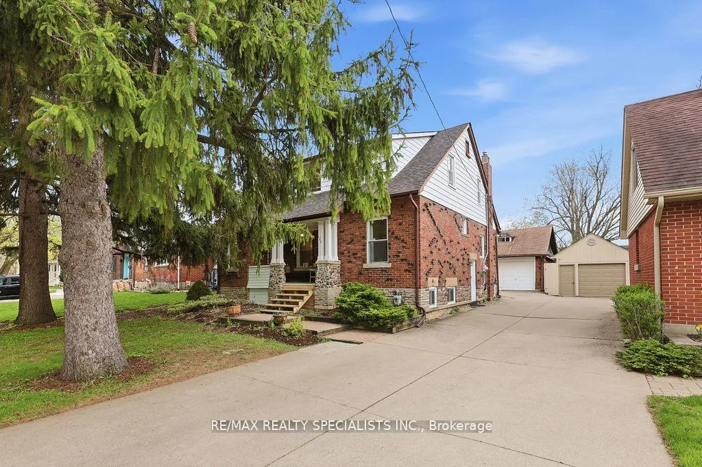 Photo 3 of 123 Mill Street S, Brampton, Downtown Brampton — HOMEH