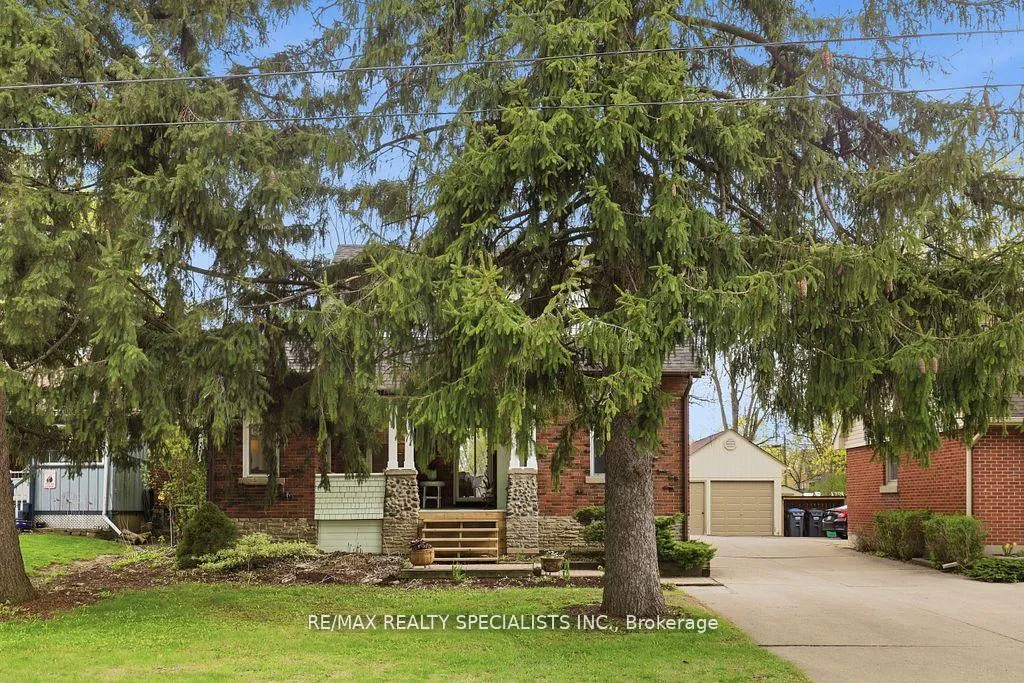 Photo 4 of 123 Mill Street S, Brampton, Downtown Brampton — HOMEH