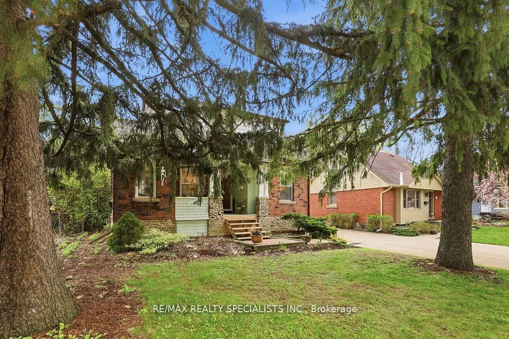Photo 5 of 123 Mill Street S, Brampton, Downtown Brampton — HOMEH