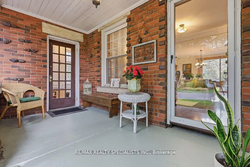 Photo 7 of 123 Mill Street S, Brampton, Downtown Brampton — HOMEH