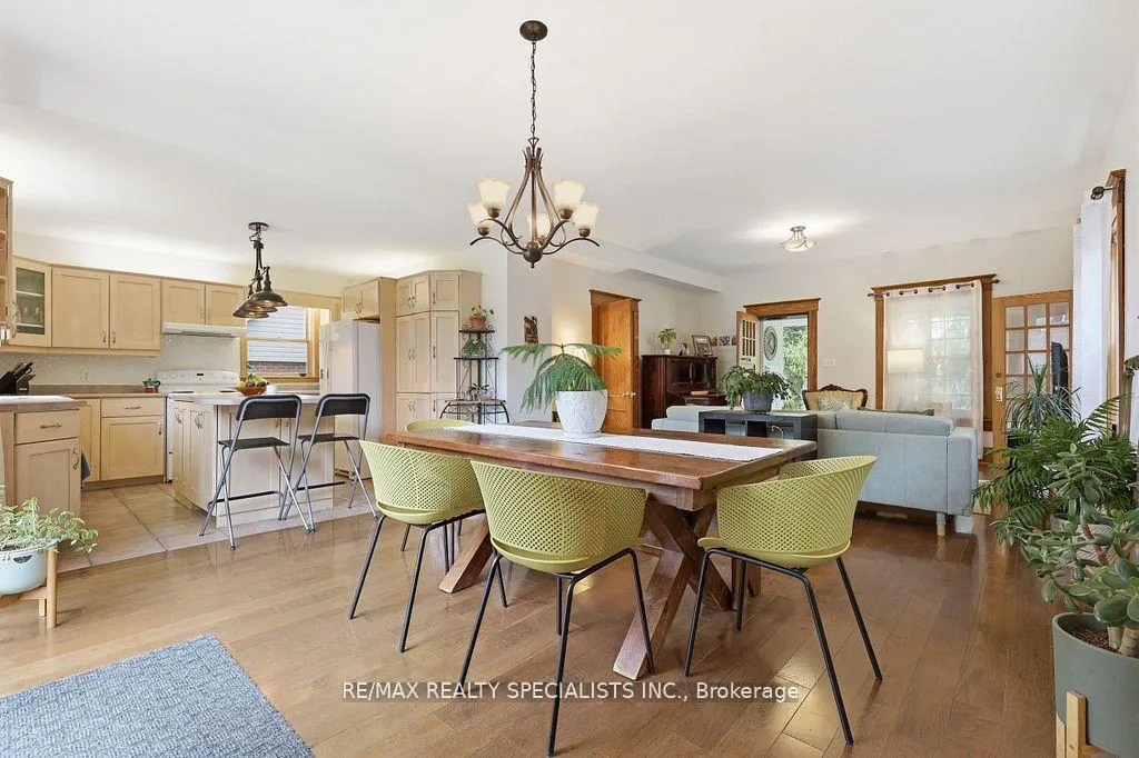 Photo 13 of 123 Mill Street S, Brampton, Downtown Brampton — HOMEH