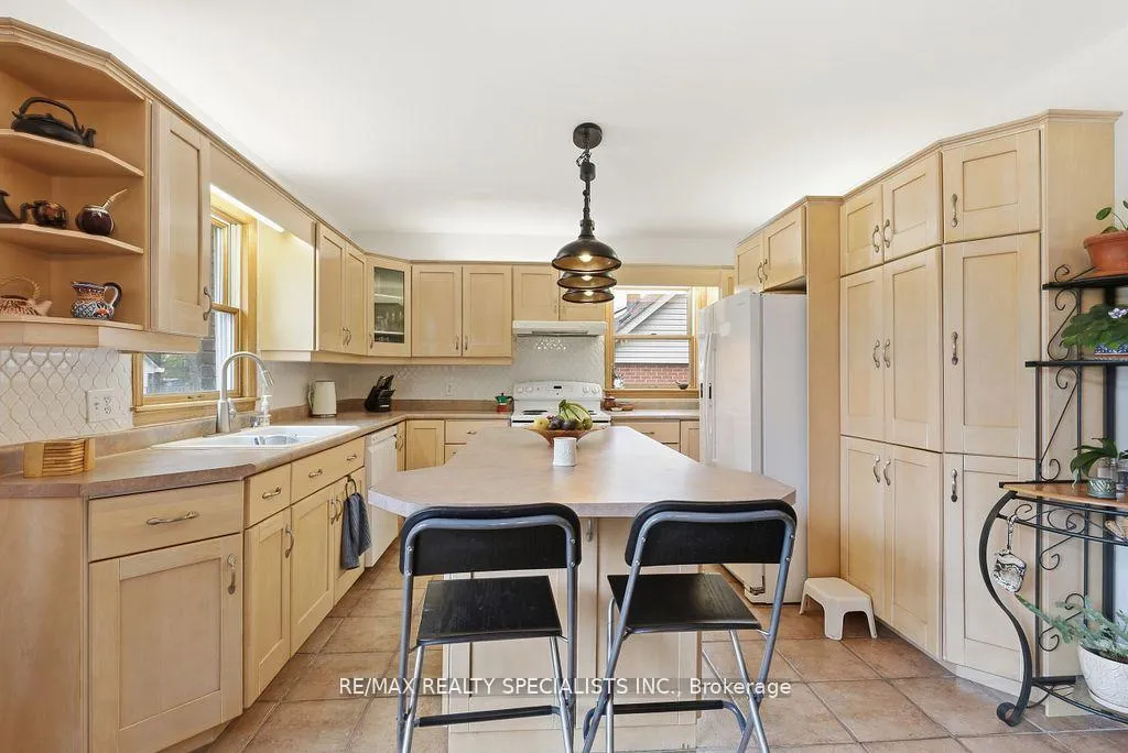 Photo 15 of 123 Mill Street S, Brampton, Downtown Brampton — HOMEH