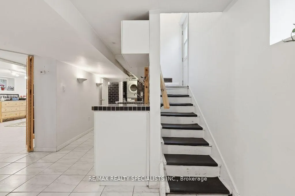 Photo 27 of 123 Mill Street S, Brampton, Downtown Brampton — HOMEH