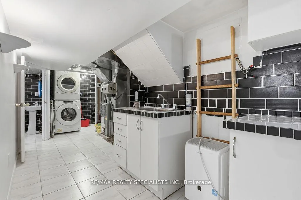 Photo 28 of 123 Mill Street S, Brampton, Downtown Brampton — HOMEH
