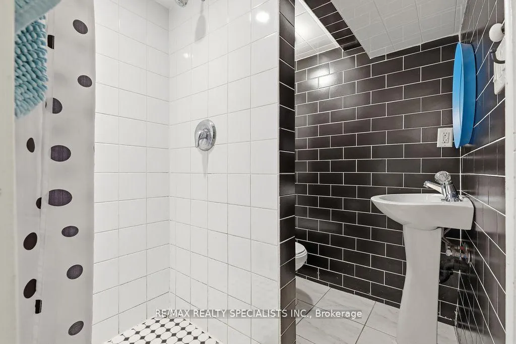 Photo 33 of 123 Mill Street S, Brampton, Downtown Brampton — HOMEH