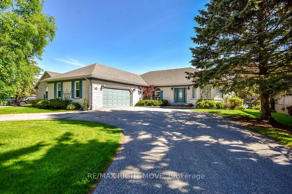 Photo 2 of 683 Glen Crescent, Orillia — HOMEH