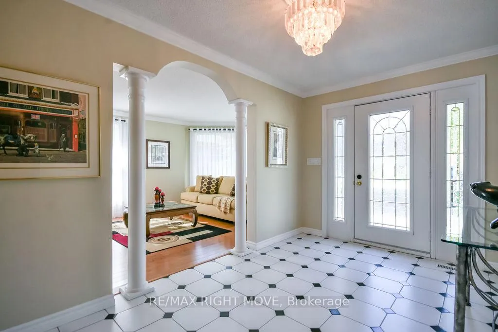 Photo 4 of 683 Glen Crescent, Orillia — HOMEH