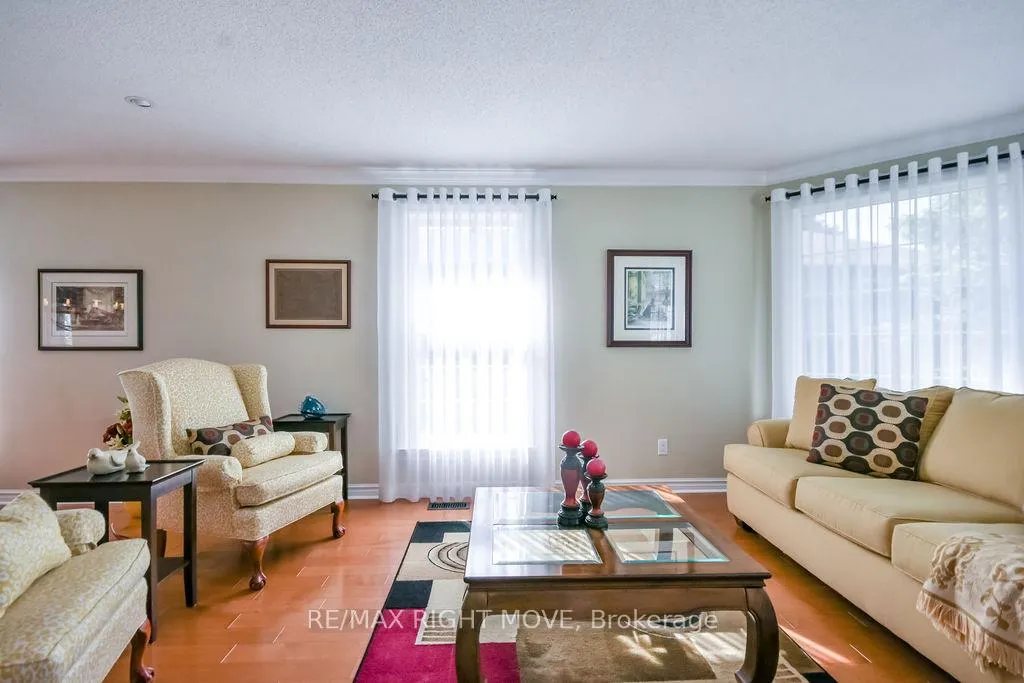 Photo 5 of 683 Glen Crescent, Orillia — HOMEH