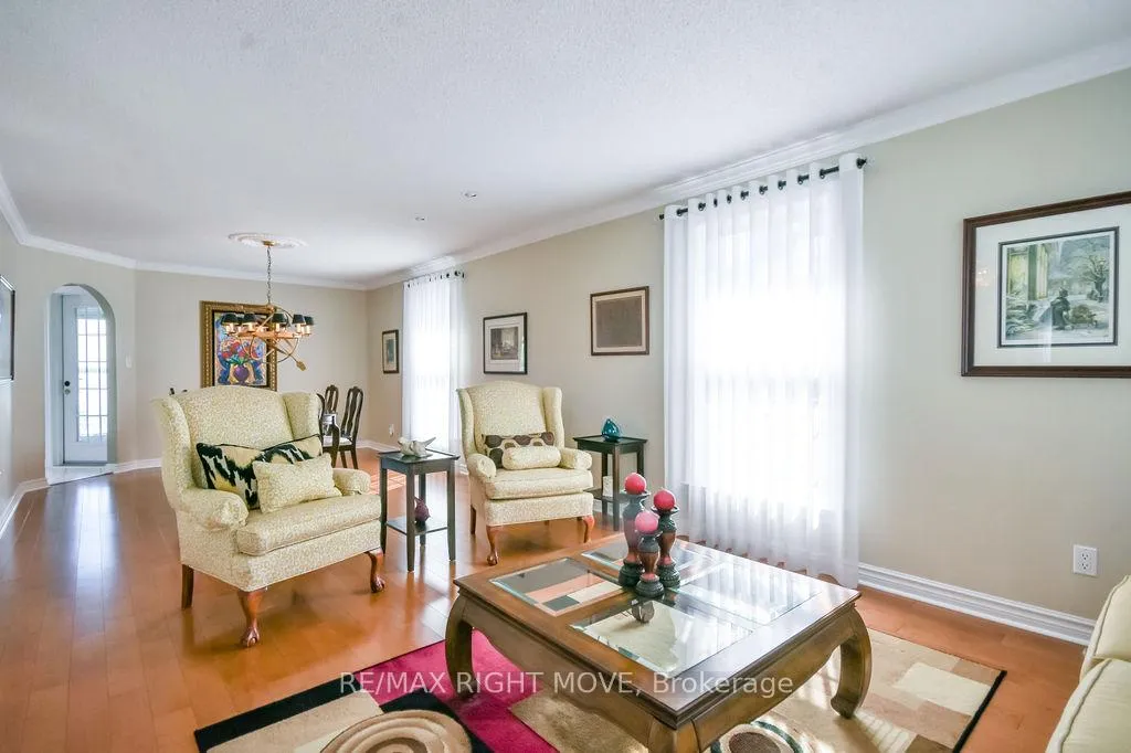 Photo 6 of 683 Glen Crescent, Orillia — HOMEH