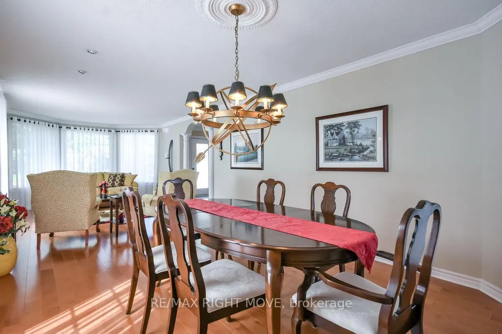 Photo 7 of 683 Glen Crescent, Orillia — HOMEH