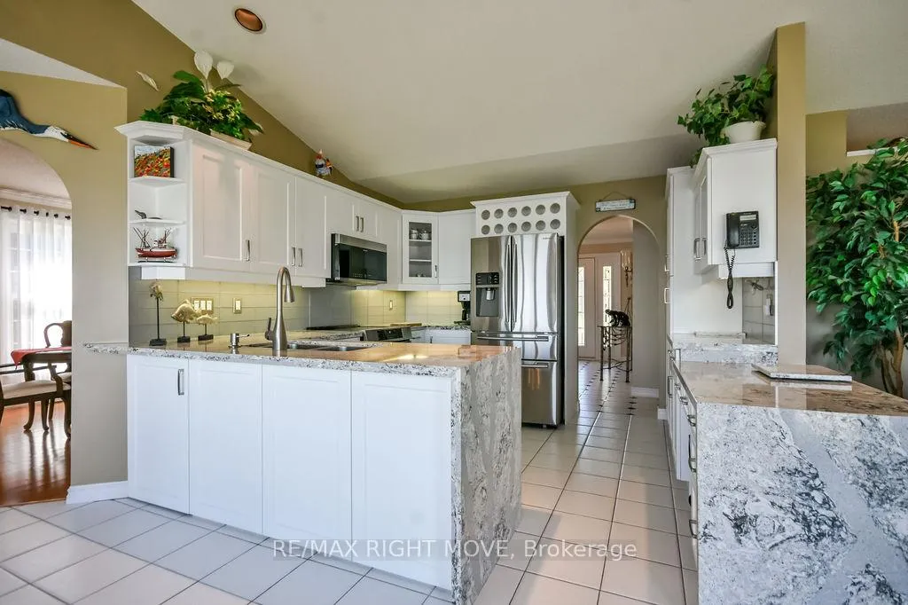 Photo 10 of 683 Glen Crescent, Orillia — HOMEH