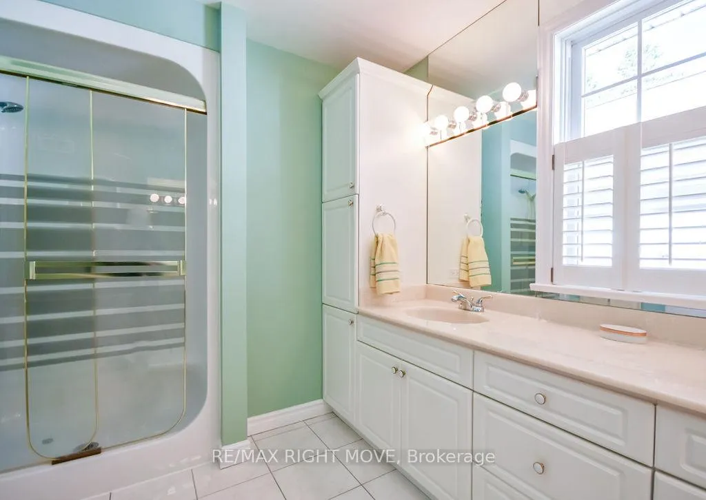 Photo 23 of 683 Glen Crescent, Orillia — HOMEH