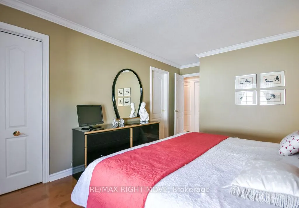 Photo 27 of 683 Glen Crescent, Orillia — HOMEH