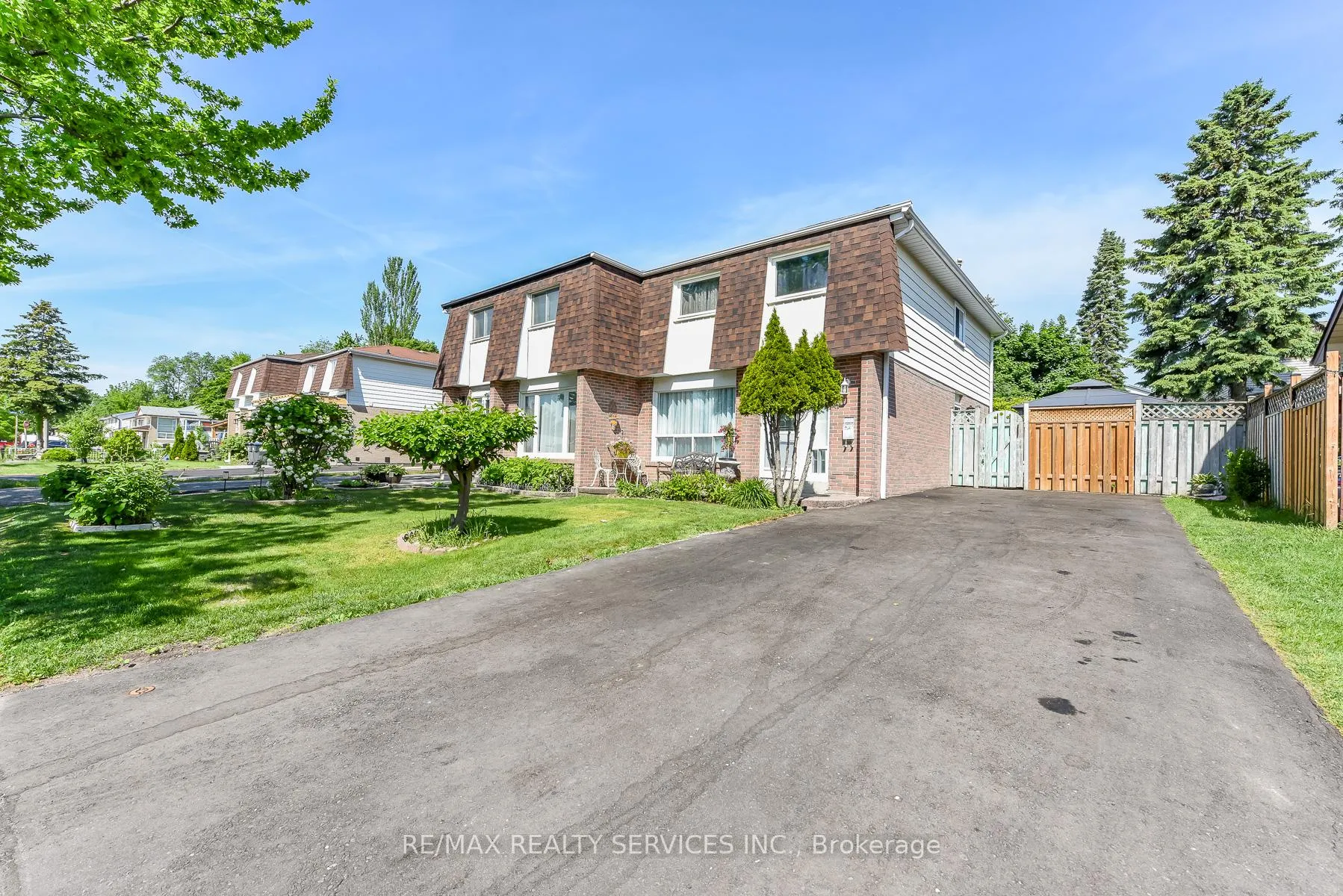 Photo 1 of 2569 Lundene Road, Mississauga, Clarkson — HOMEH
