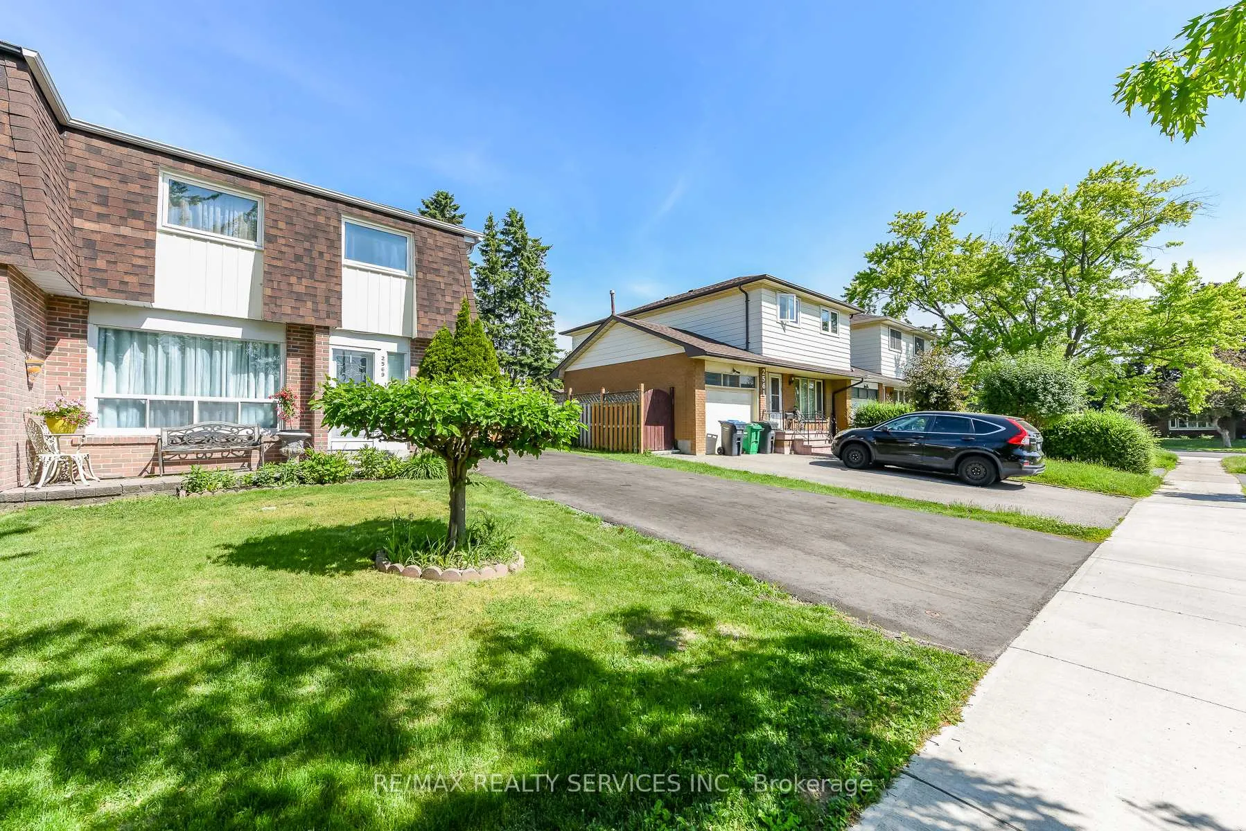 Photo 2 of 2569 Lundene Road, Mississauga, Clarkson — HOMEH