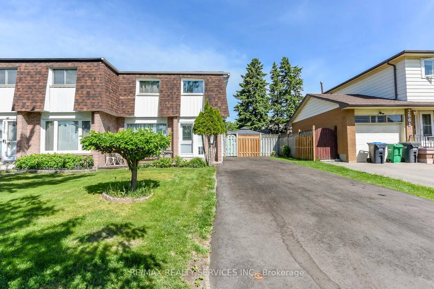 Photo 3 of 2569 Lundene Road, Mississauga, Clarkson — HOMEH