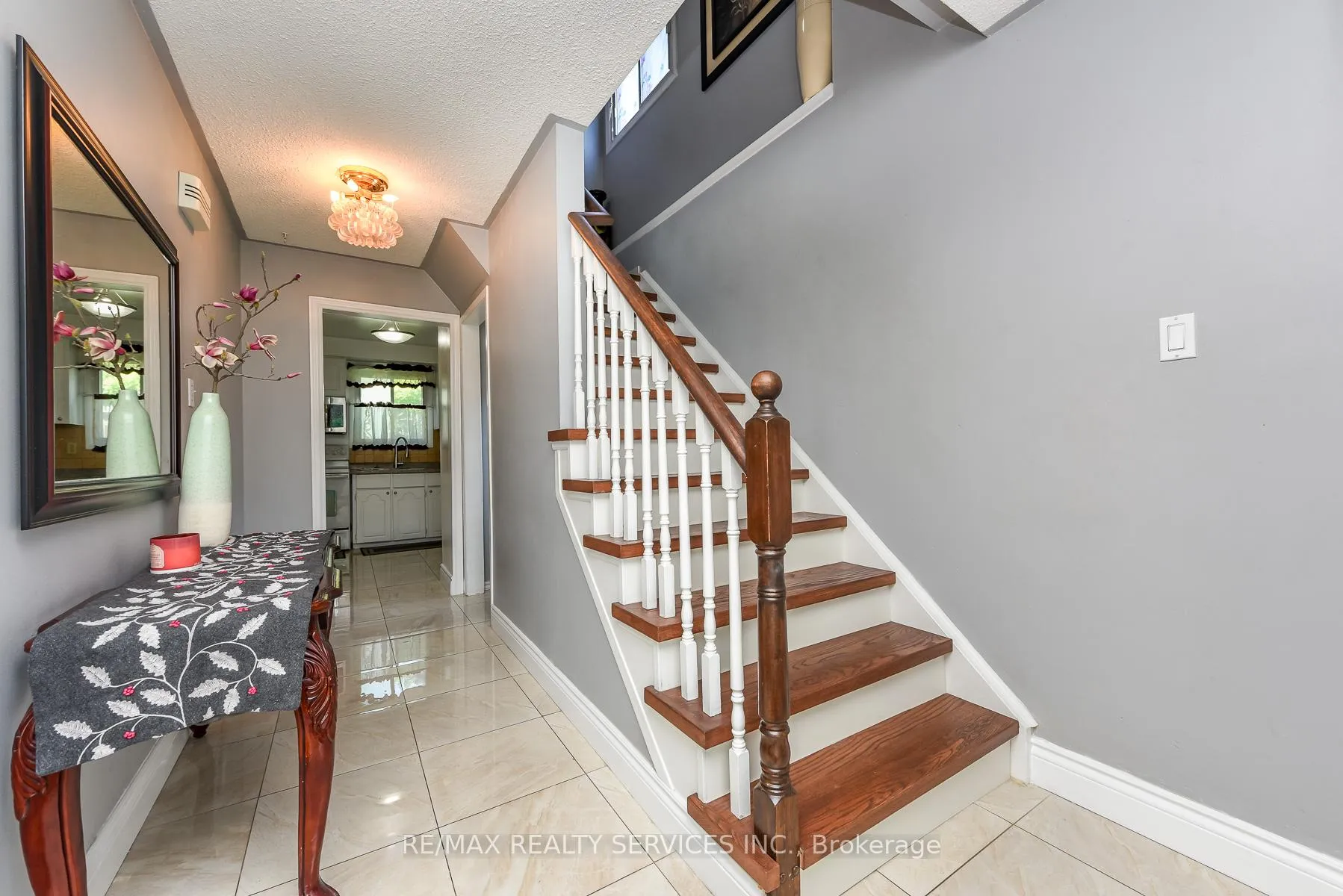 Photo 7 of 2569 Lundene Road, Mississauga, Clarkson — HOMEH