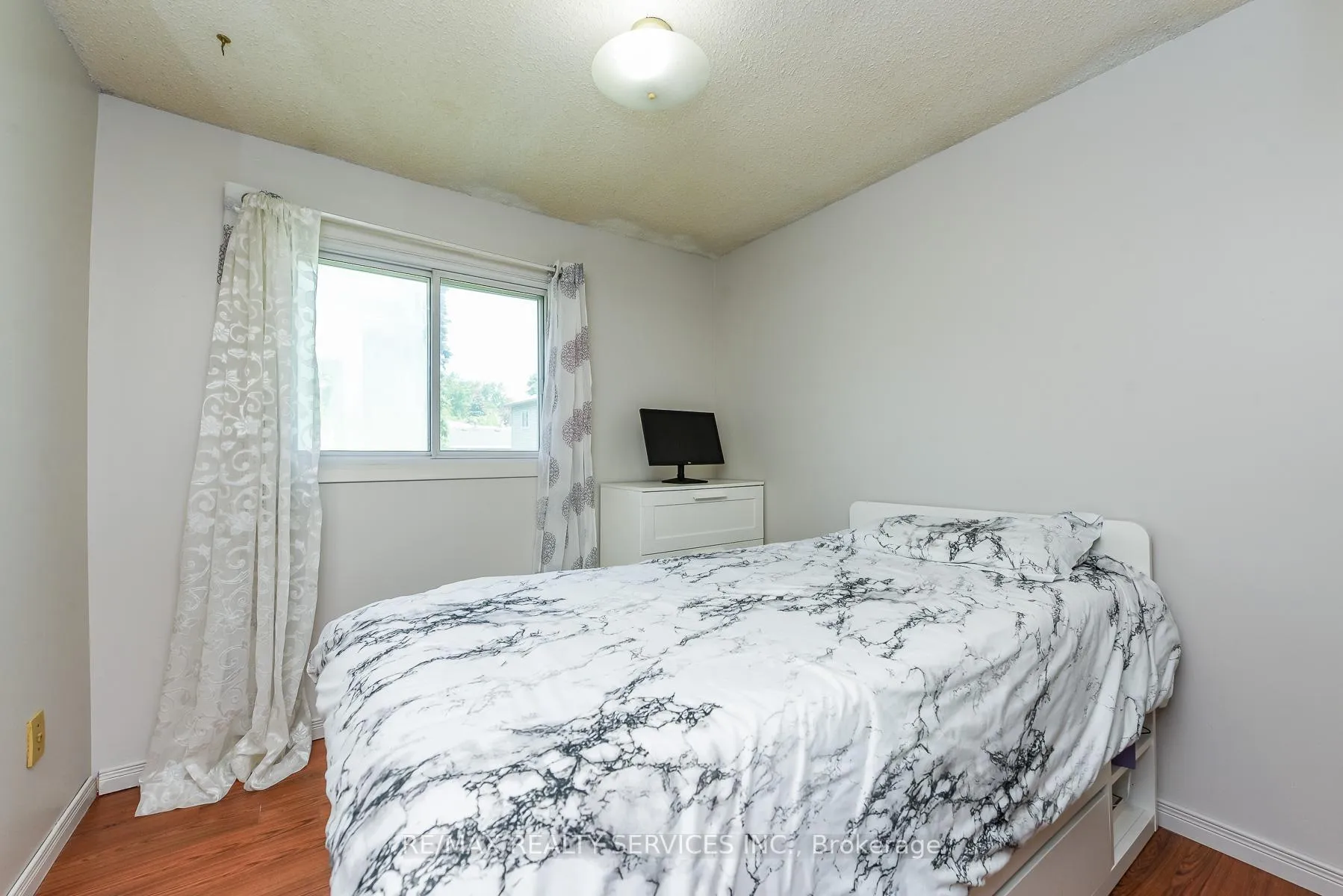 Photo 27 of 2569 Lundene Road, Mississauga, Clarkson — HOMEH
