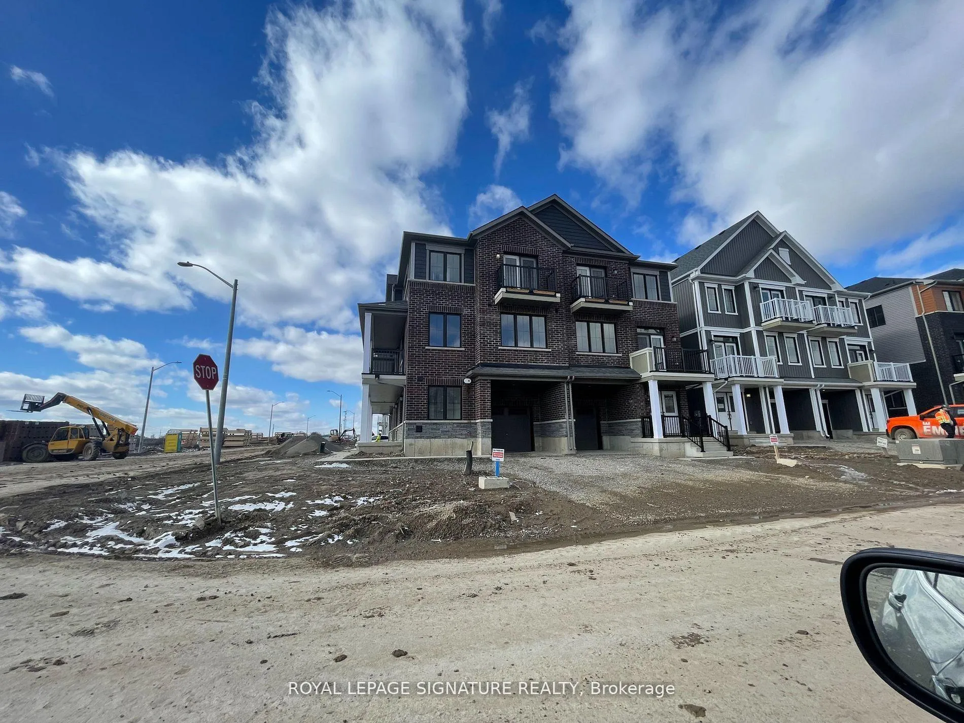 Photo 3 of 1 Granville Crescent, Haldimand — HOMEH