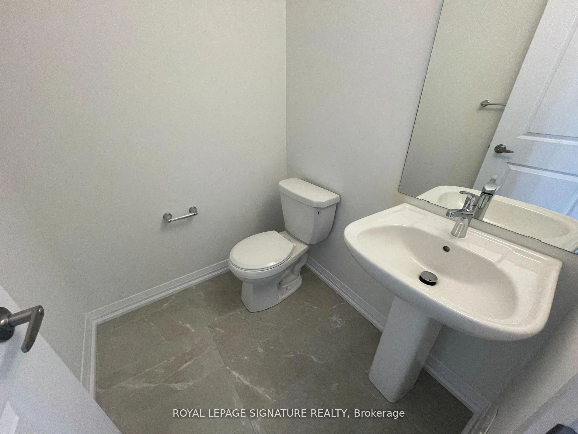 Photo 8 of 1 Granville Crescent, Haldimand — HOMEH