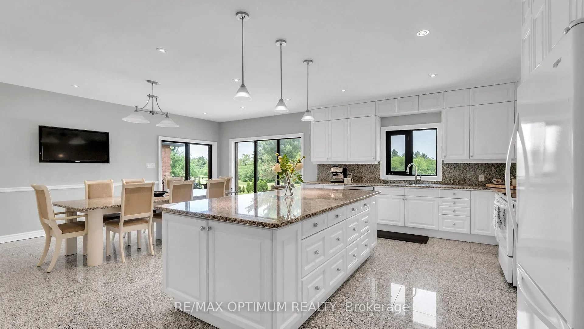 Photo 13 of 37 Fenton Way, Brampton, Toronto Gore Rural Estate — HOMEH