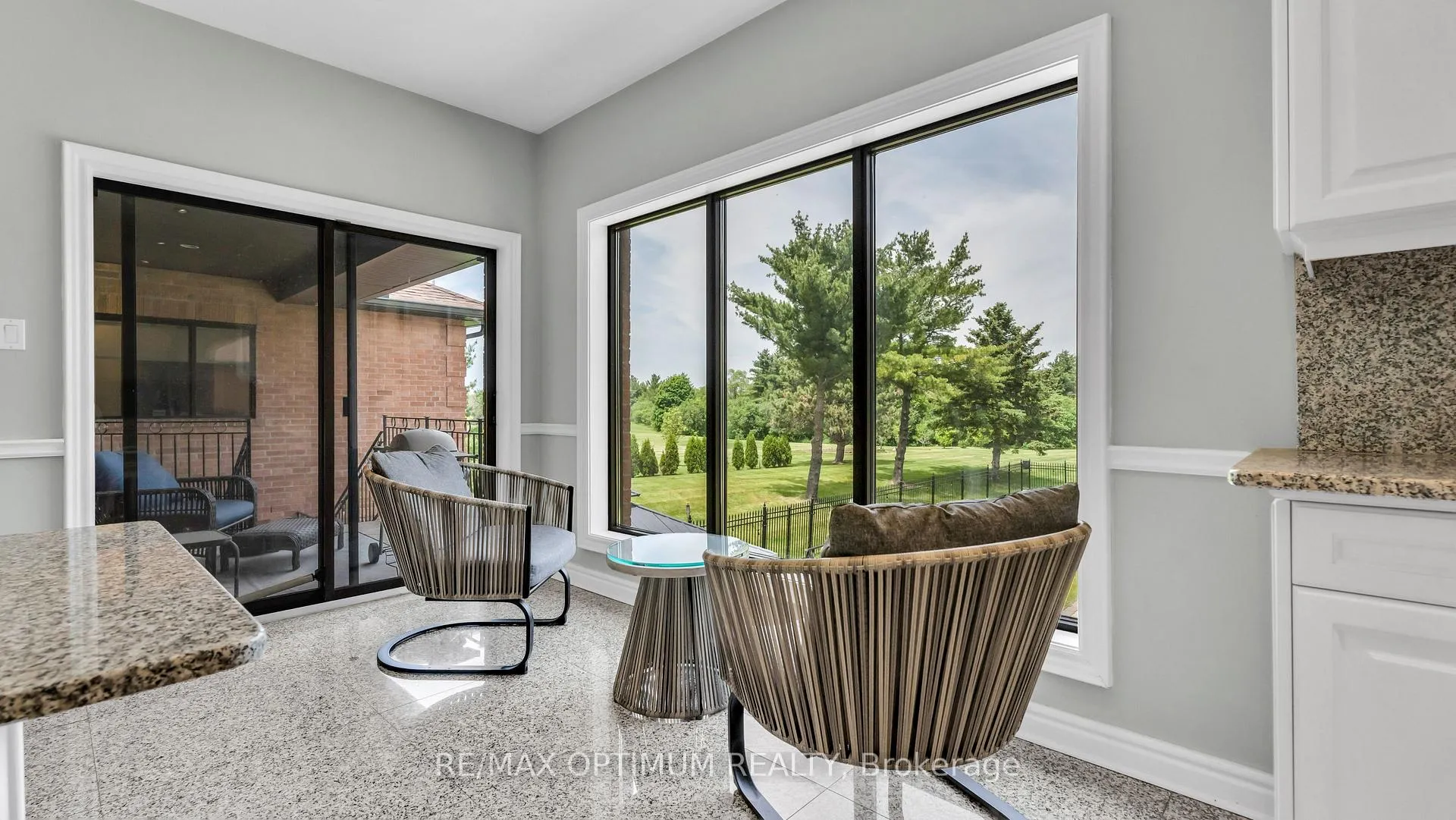 Photo 15 of 37 Fenton Way, Brampton, Toronto Gore Rural Estate — HOMEH