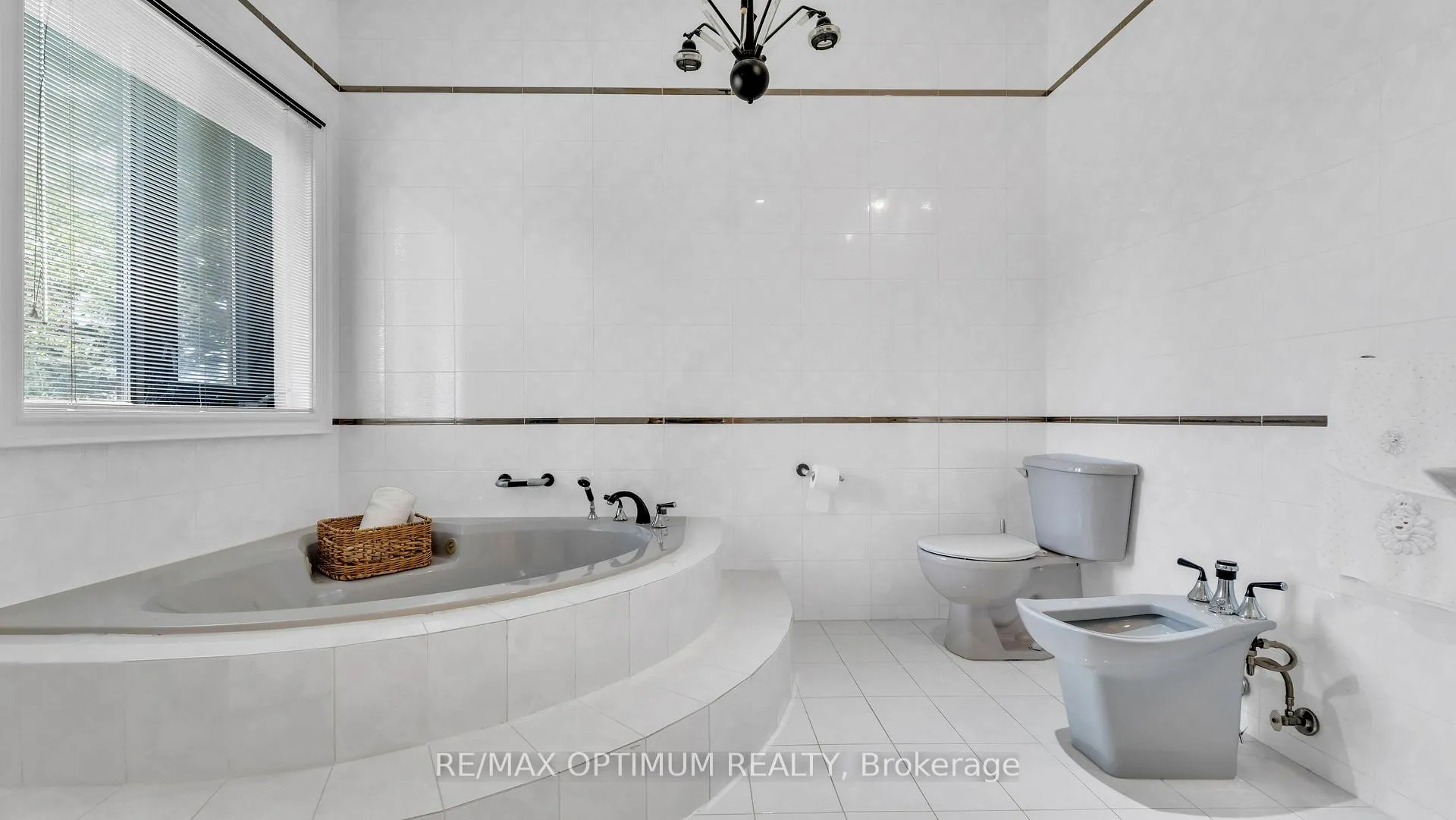 Photo 22 of 37 Fenton Way, Brampton, Toronto Gore Rural Estate — HOMEH