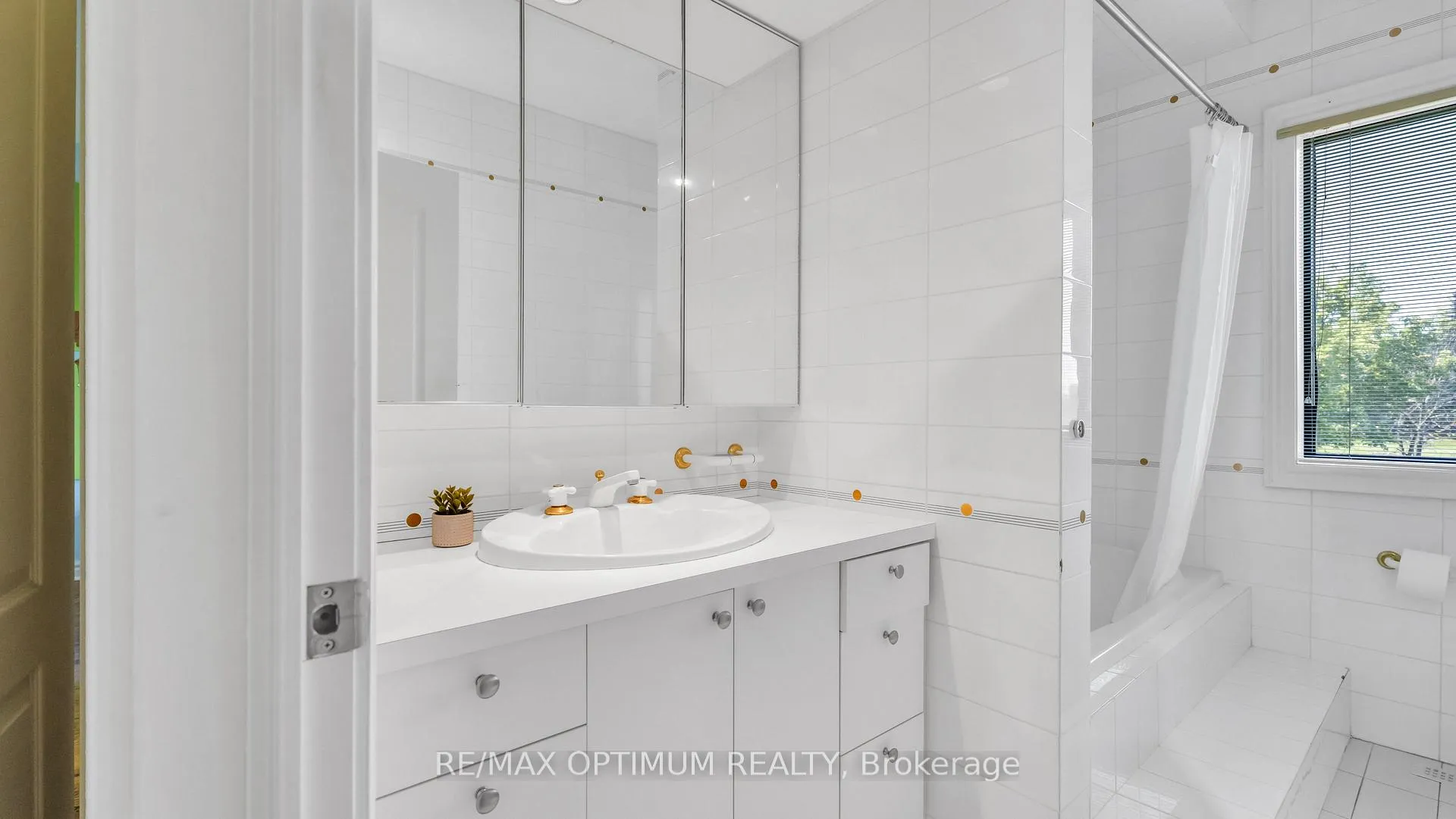 Photo 31 of 37 Fenton Way, Brampton, Toronto Gore Rural Estate — HOMEH