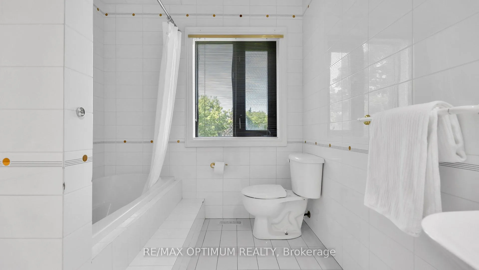 Photo 32 of 37 Fenton Way, Brampton, Toronto Gore Rural Estate — HOMEH